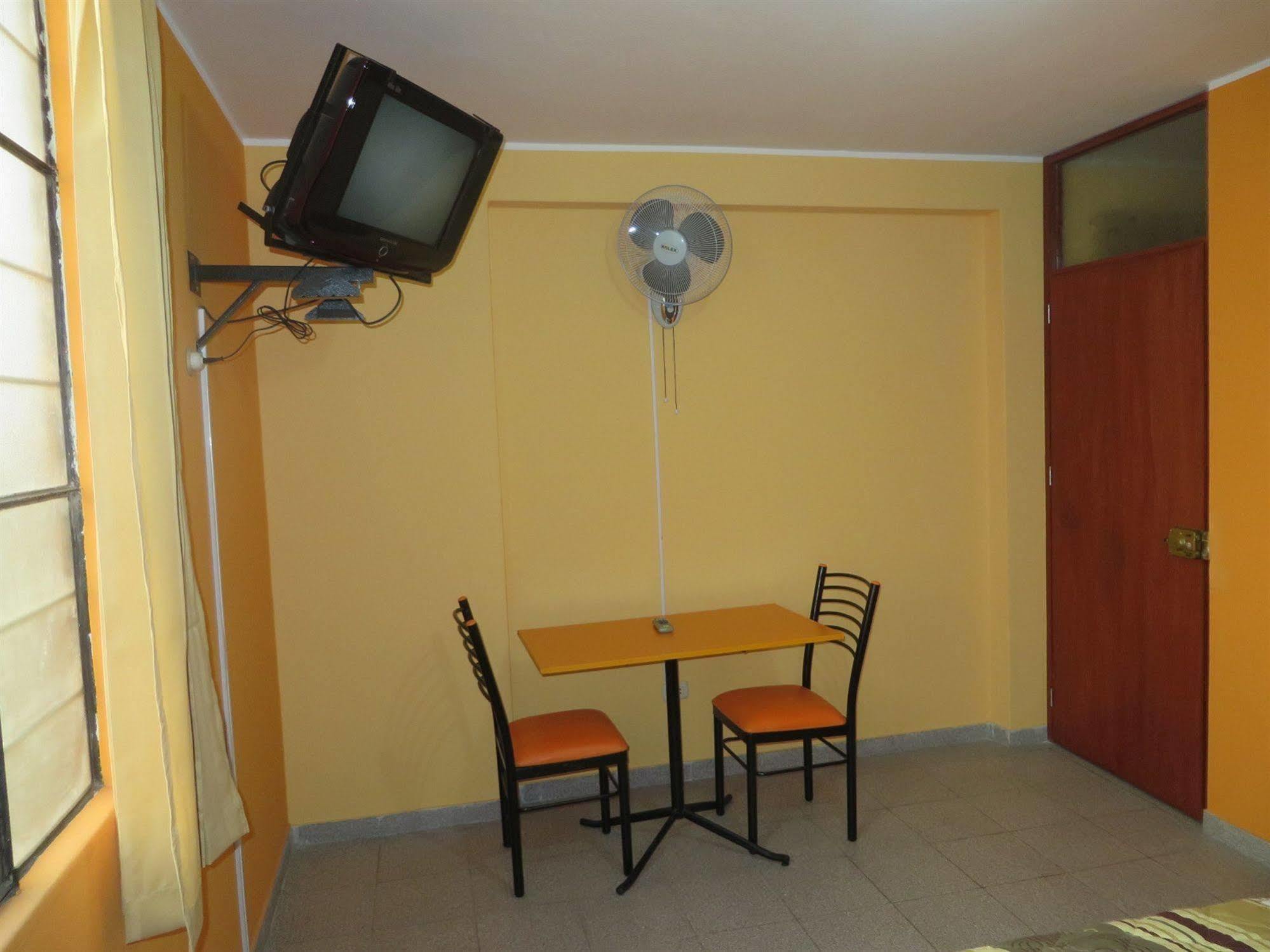 Kurmi Hostel Lima Airport Esterno foto